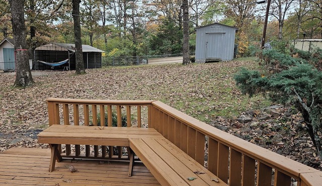 Spacious 5-bedroom house with WiFi, AC, deck and gym in delightful Sherwood!