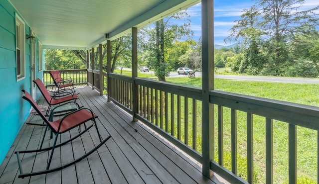 NEW LISTING! The Road House (2-Bedroom Cabin) - Pets Allowed by RedAwning