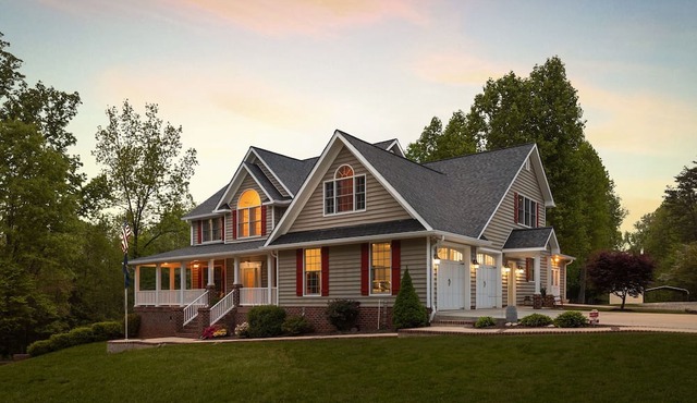 Spacious 5+ Bedroom with Pool, Woods, Creek, Near Yadkin Valley wine region