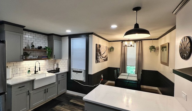 Newly renovated 2-bedroom apartment in welcoming Syracuse with AC, WiFi and Hea