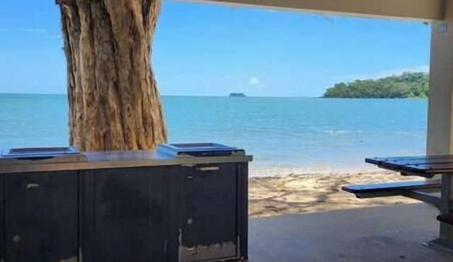 Kewarra Beach King Bed 4BR house; Pool, BBQ, Pets