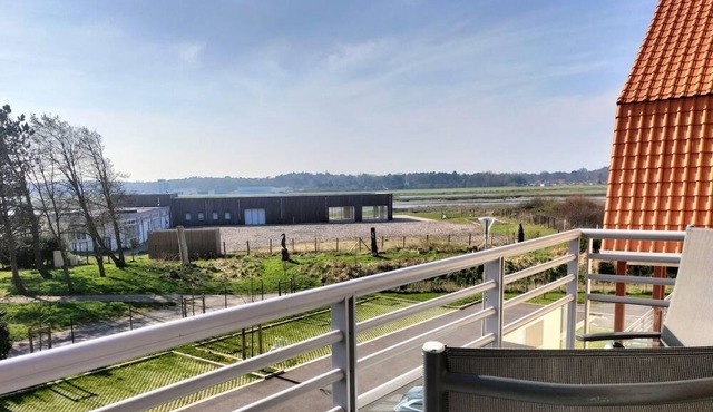 Spacious family nest with 2 balconies