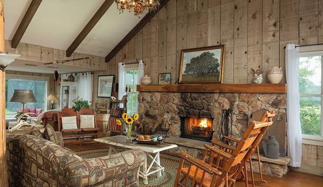 Cozy Loft Suite-Part of Dog Trot House-Shared Pool, Fireplace Ranch Fun Options