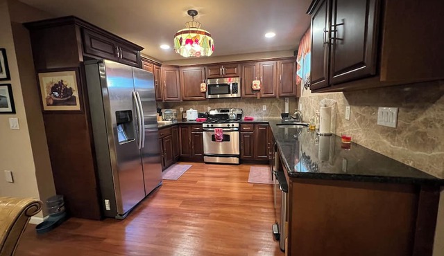 Charming 2 Bedroom Apartment