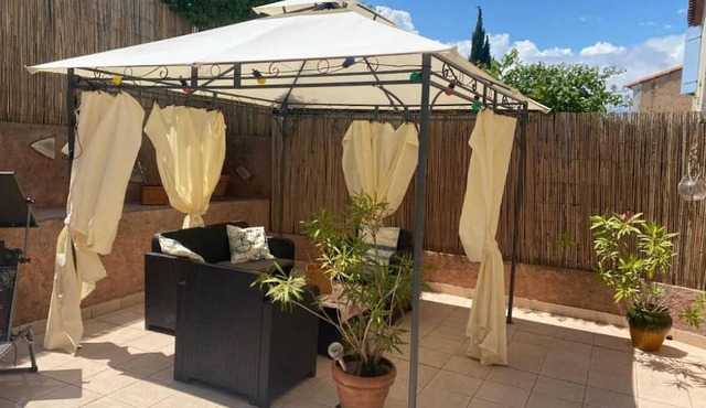 Holiday Home 'Maison De Bellet Nice' with Shared Terrace, Wi-Fi and Air Conditioning