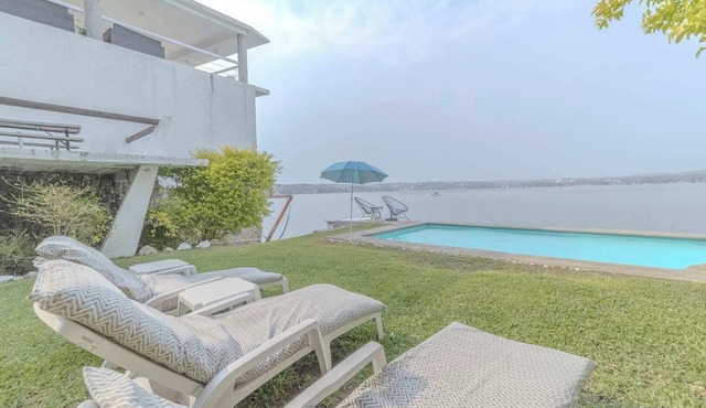 New Lakeside Retreat, Spacious Family Villa