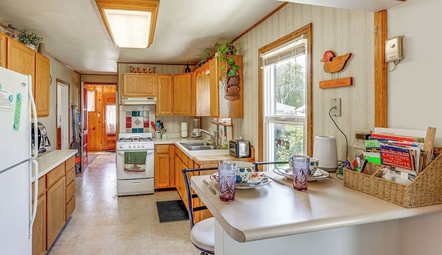 Cozy Dove Creek Cottage w/ Patio & Spacious Yard