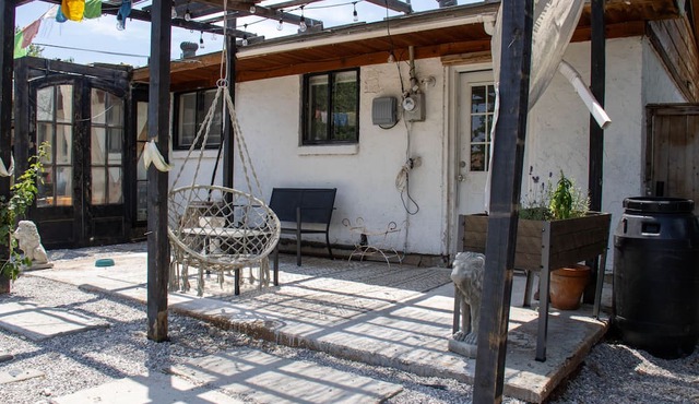 Permaculture Bungalow Safe Haven - 15 min away from downtown & Tinker!