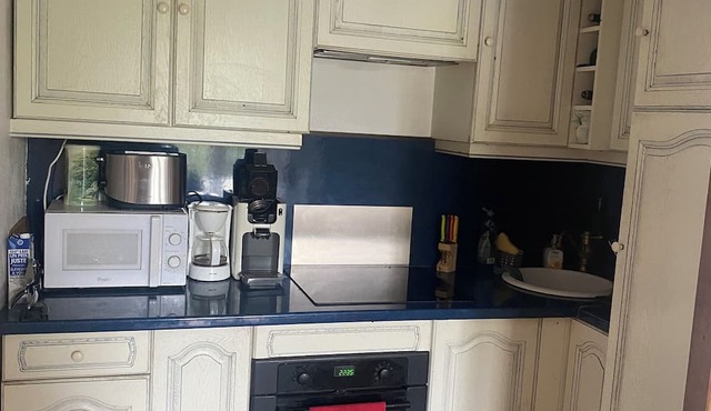 Country house with boule court 10mins from the lakes