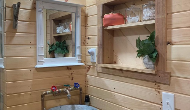 Cozy Cabin near The Wilds- Pet Friendly