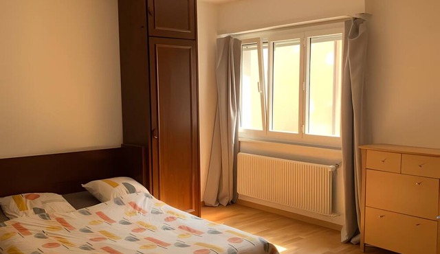Chambre privée de 20m2 avec rangement, avec une salle de bain & cuisine partagée
