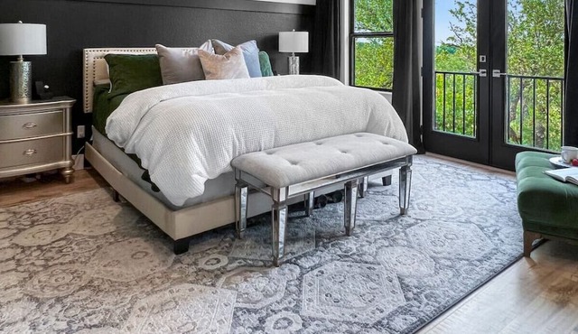 *NEW* Hot Tub, Peaceful Luxe Country Escape! 10 Mins to Galleria! "Rocking A Good Life"