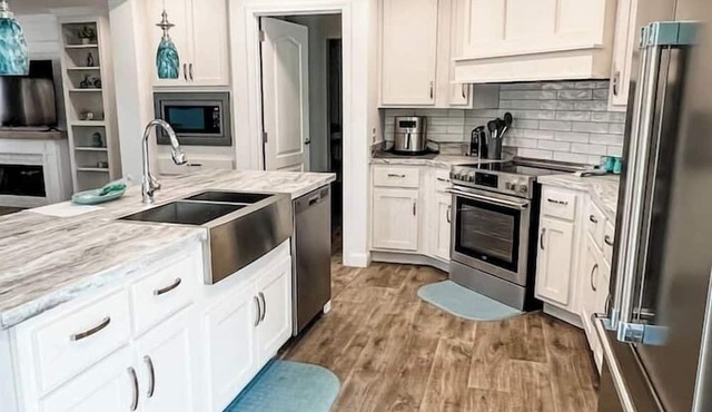 Close to Rock the South | Lake Front Home