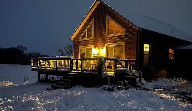 Cozy cabin on family farm. Surrounded by nature, yet close to the Quad Cities.