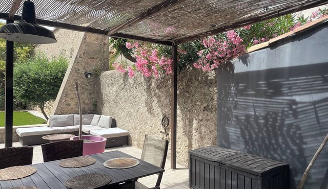 CIFFRE HOUSE 4 BEDROOMS SWIMMING POOL GARDEN 17 minutes from the beach