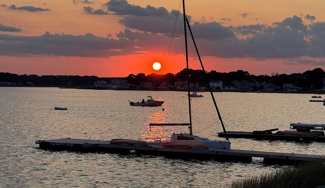 Cozy cottage style beach house two blocks from the ocean .