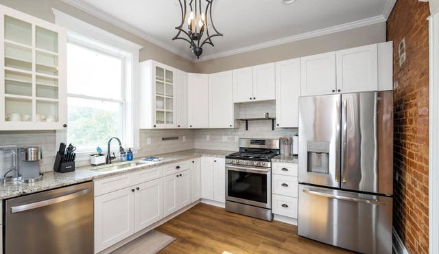 Ludlow Lodge w/City Views – Where History Meets Modern Comfort!