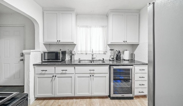 Lovely 2-bedroom house in El Centro with WiFi, AC