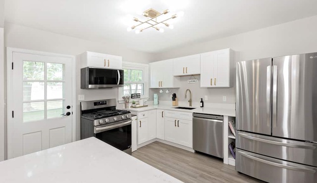 Modern Updated Ranch 15 min to Downtown & Hospitals