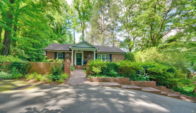 Cozy, Peaceful Cottage - Near Wake Forest!