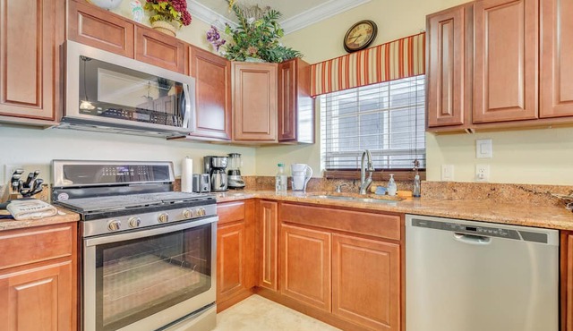 Titusville Escape w/Home Gym + Pickleball Court!