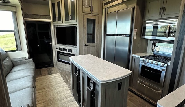 Luxury RV! Panoramic views of Cascade - Perfect for a Relaxing Getaway!