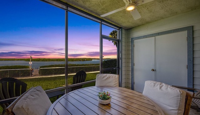 Riverfront / Boat Dock / Pool / Walk to Beach / Cedar Island Club