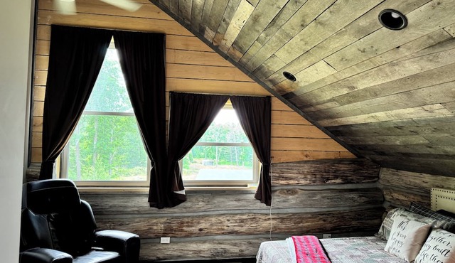 New Listing Discount Secluded Log Cabin with ATV Trail Access - Simply Stunning!