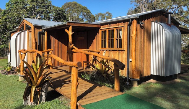 Mango Lodge romantic cabin at River Heads near Fraser Island