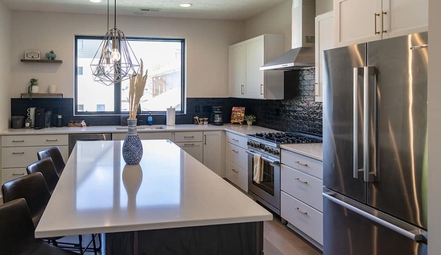 Luxe 3-bedroom Condo in German Village! Close To All Dining and Events!