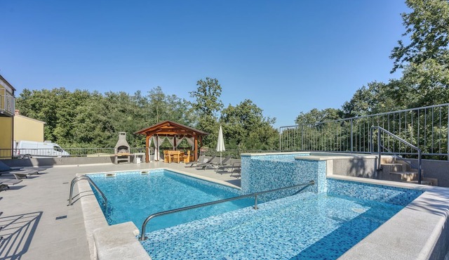 Pool House Klarina - Three Bedroom Villa, Sleeps 8