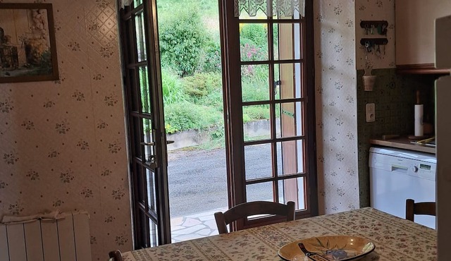 Magnificent country house in a quiet, green setting