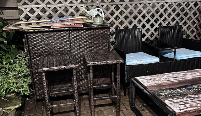 2 Bedroom Apartment in Long Beach, Walk to Beach!