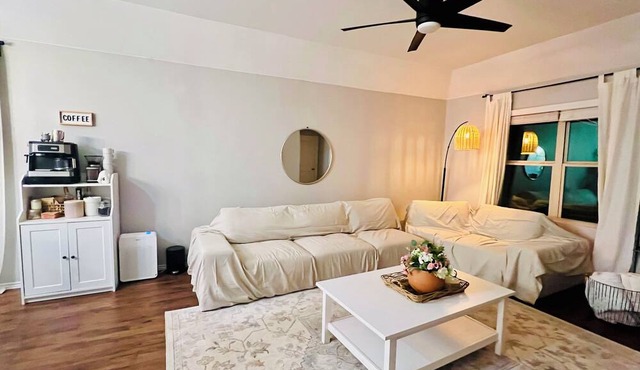 Cozy room by Austin & Pool Access