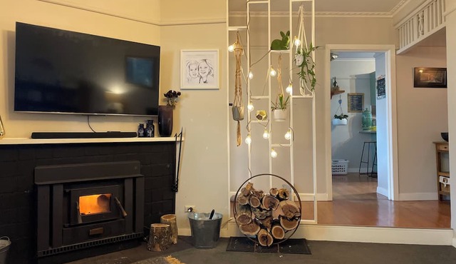 Yarragon village countryside retreat, private & cosy