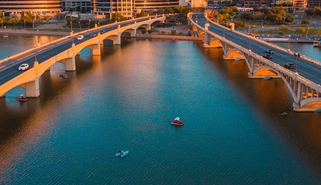 Walk to ASU/Tempe Town Lake/Mill Ave! Huge cozy townhouse w/pool in ❤️ of Tempe!
