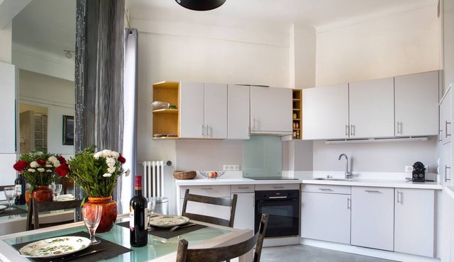 Air-conditioned apartment in Libération