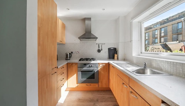 Clean, bright two bedroom flat located in fashionable Camberwell /Peckham