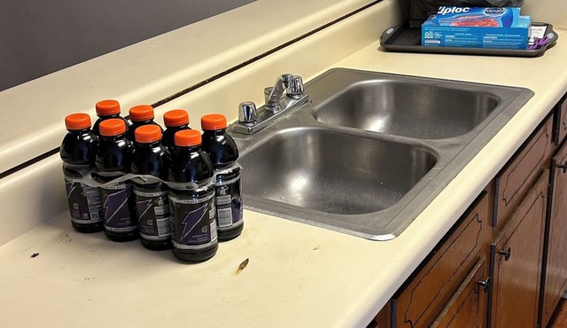 Cozy studio with AC WiFi Towels, Shampoo etc also included.