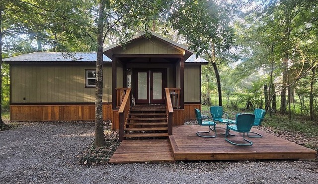 Cozy 1 Bedroom Bungalow with all the comforts of home!