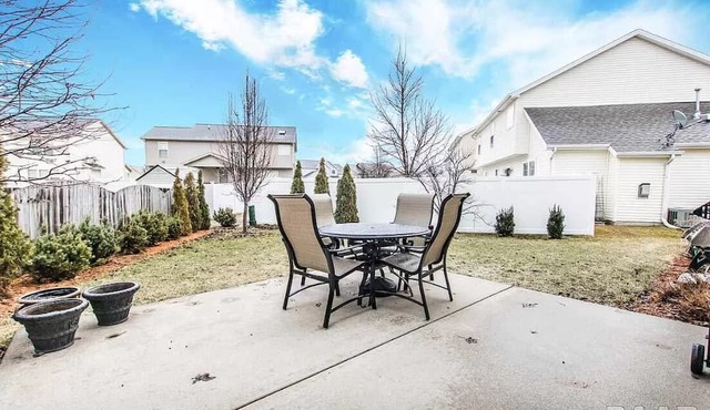 Charming 3-bed Rm house with AC and WiFi in a quiet Dunlap N Peoria neighborhood