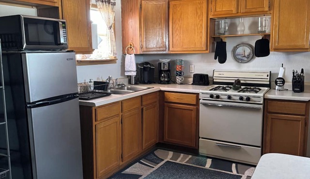 Cozy 2-bedroom mobile home in enchanting Elephant Butte with AC, WiFi, and quiet