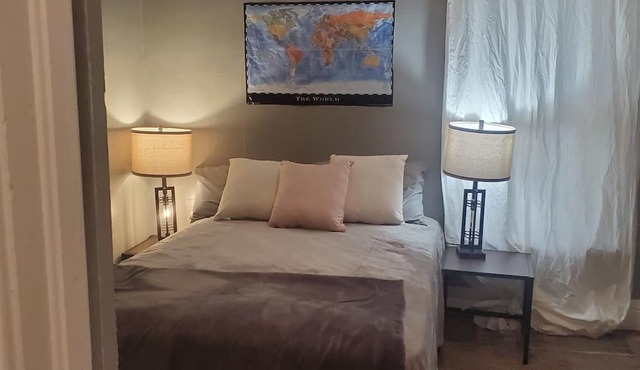 Cozy 2-bedroom apartment in marvelous with WiFi, AC