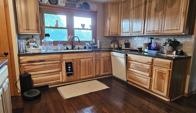 Charming 2-bedroom house in tranquil Mukwonago . 25 min to downtown Milwaukee.