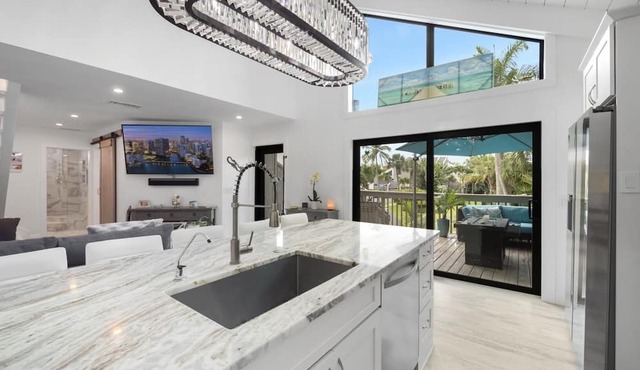 Condo with 3 bedrooms in fabulous Jupiter within a 5 minute walk to the beach