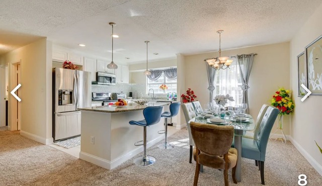 Pet friendly Spacious 5-bedroom house inFort Washington with free parking , WiFi