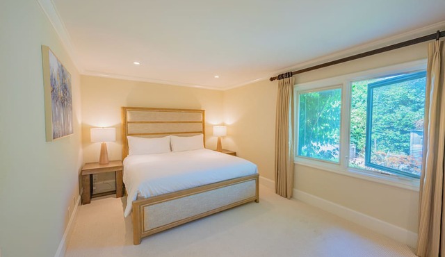 Luxury living with Spa & Pool near Disney & Beach