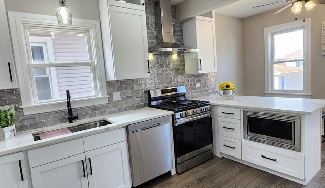 Stunning NEW 5BR, 3BA house in Chicago centrally located.