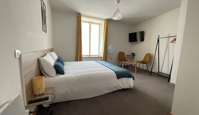 Furnished room rental in Villedieu/Indre, breakfast not included.