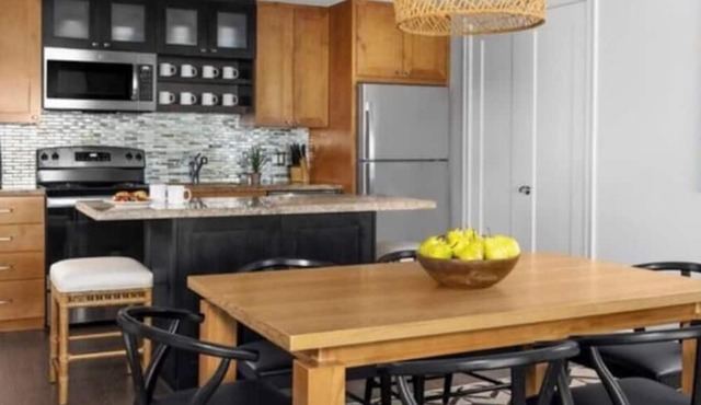 Charming 2-bedroom villa in brilliant Riviera Beach with fitness room, WiFi